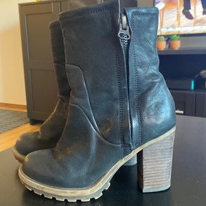 Black double zipper boots